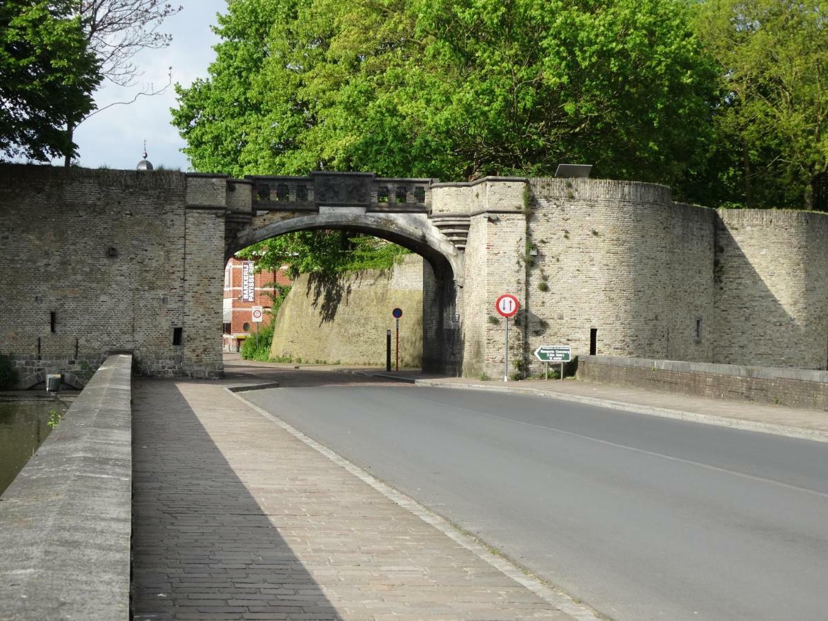Aan de vestingrand Villa Ieper Buitenkant foto